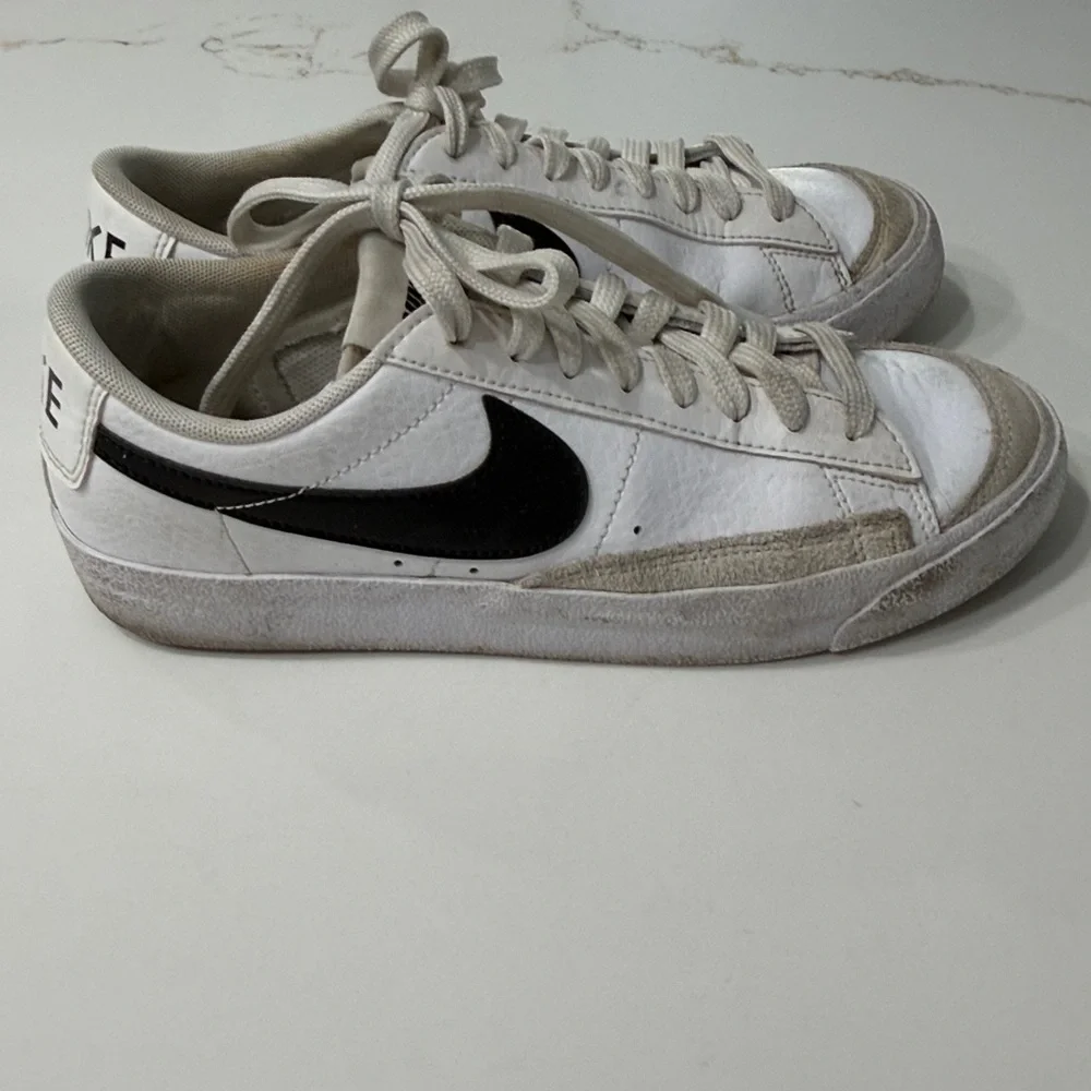 Nike Blazer Low 77 Vintage Sneakers in Black and White | 6Y